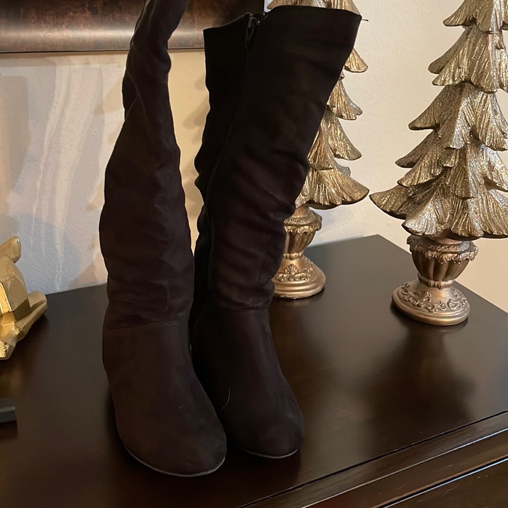 NWOT Woman Black Knee high Black Suede Boots